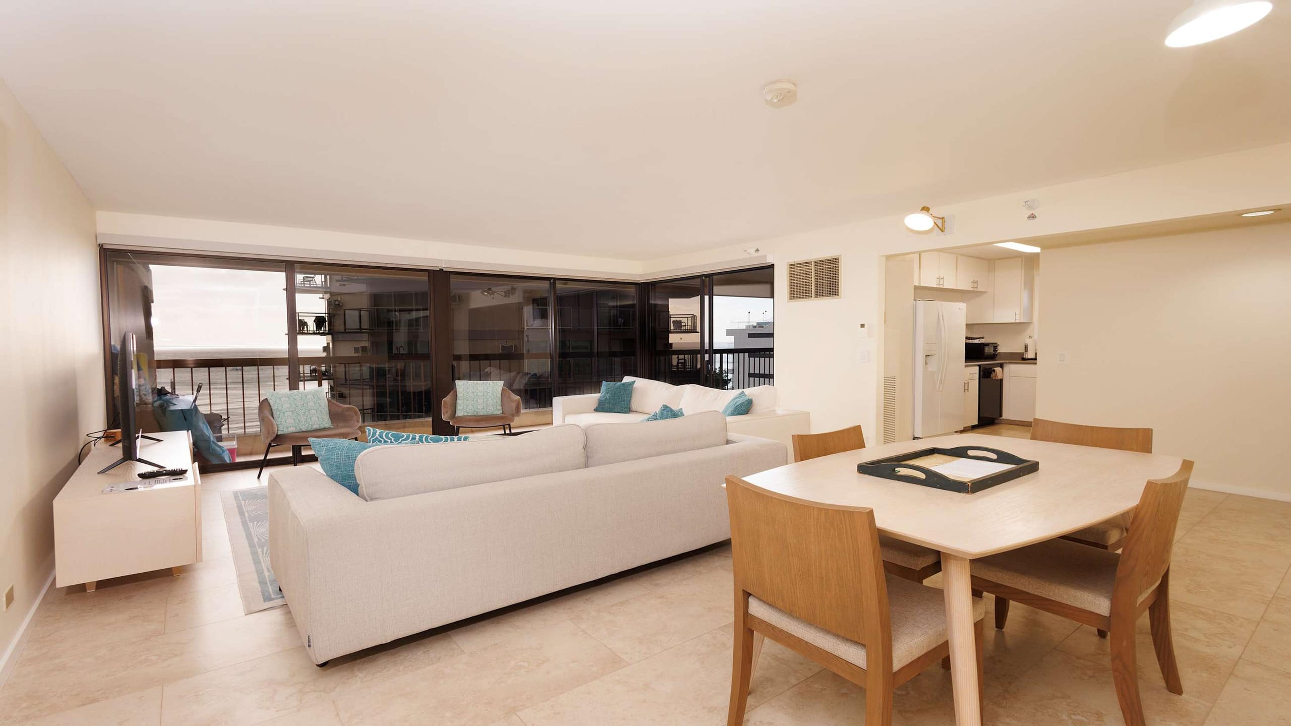 Steps to Waikiki Beach! | Ocean View Balcony - Image 27