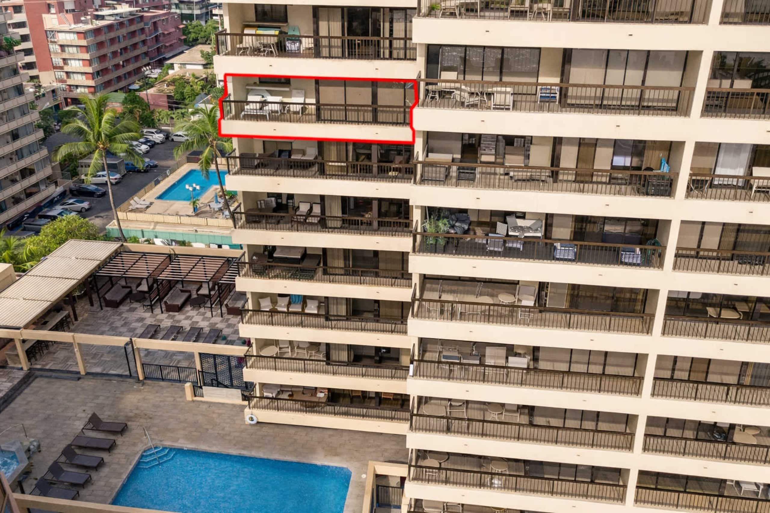 Steps to Waikiki Beach! | Ocean View Balcony - Image 9
