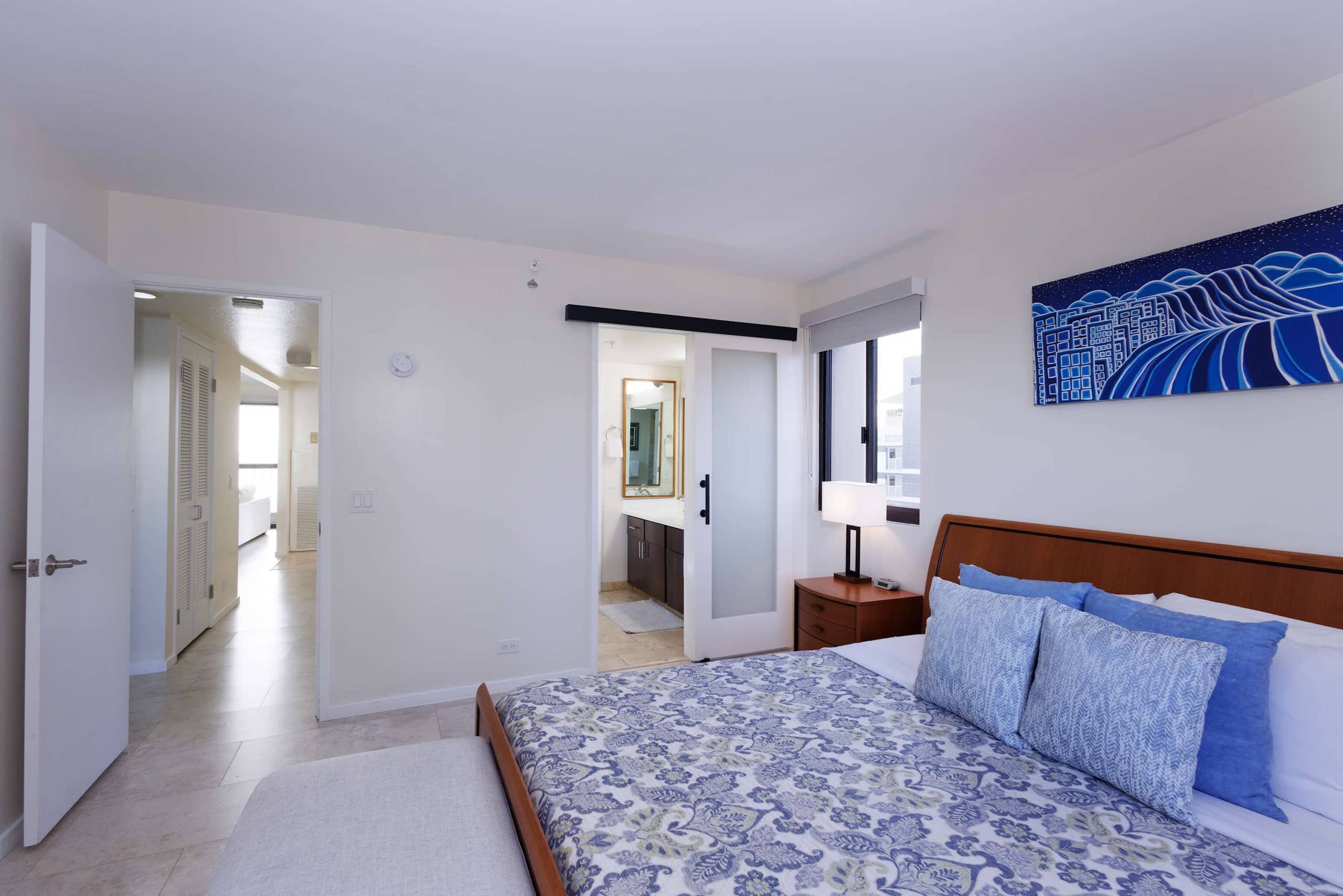 Steps to Waikiki Beach! | Ocean View Balcony - Image 19