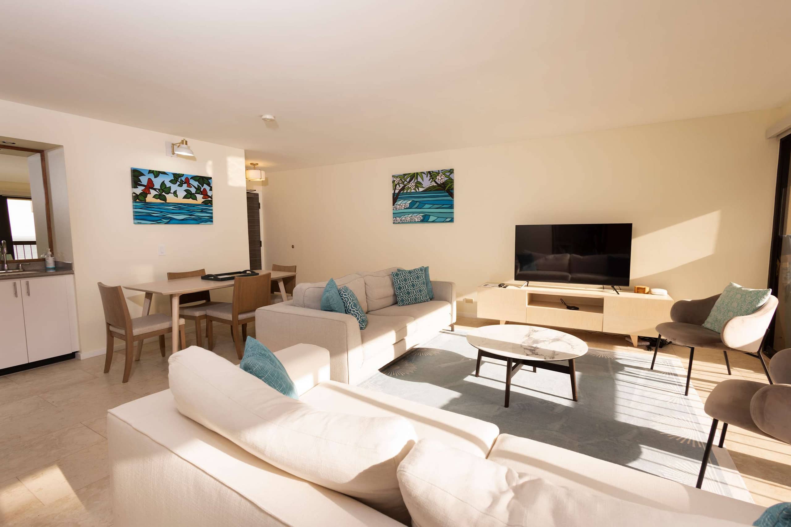 Steps to Waikiki Beach! | Ocean View Balcony - Image 10