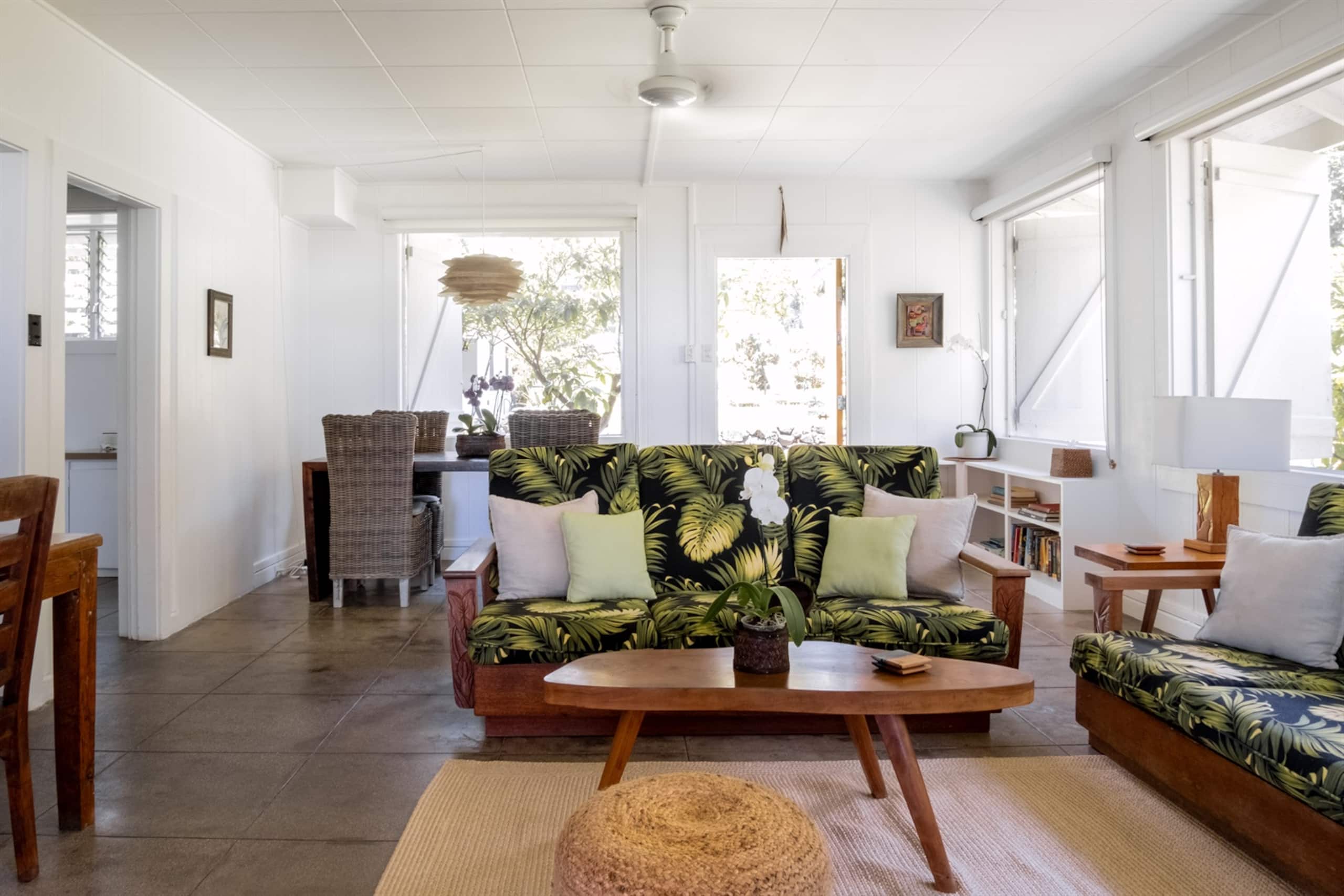 Seaside Cottage - The beach is your front yard! - Image 9