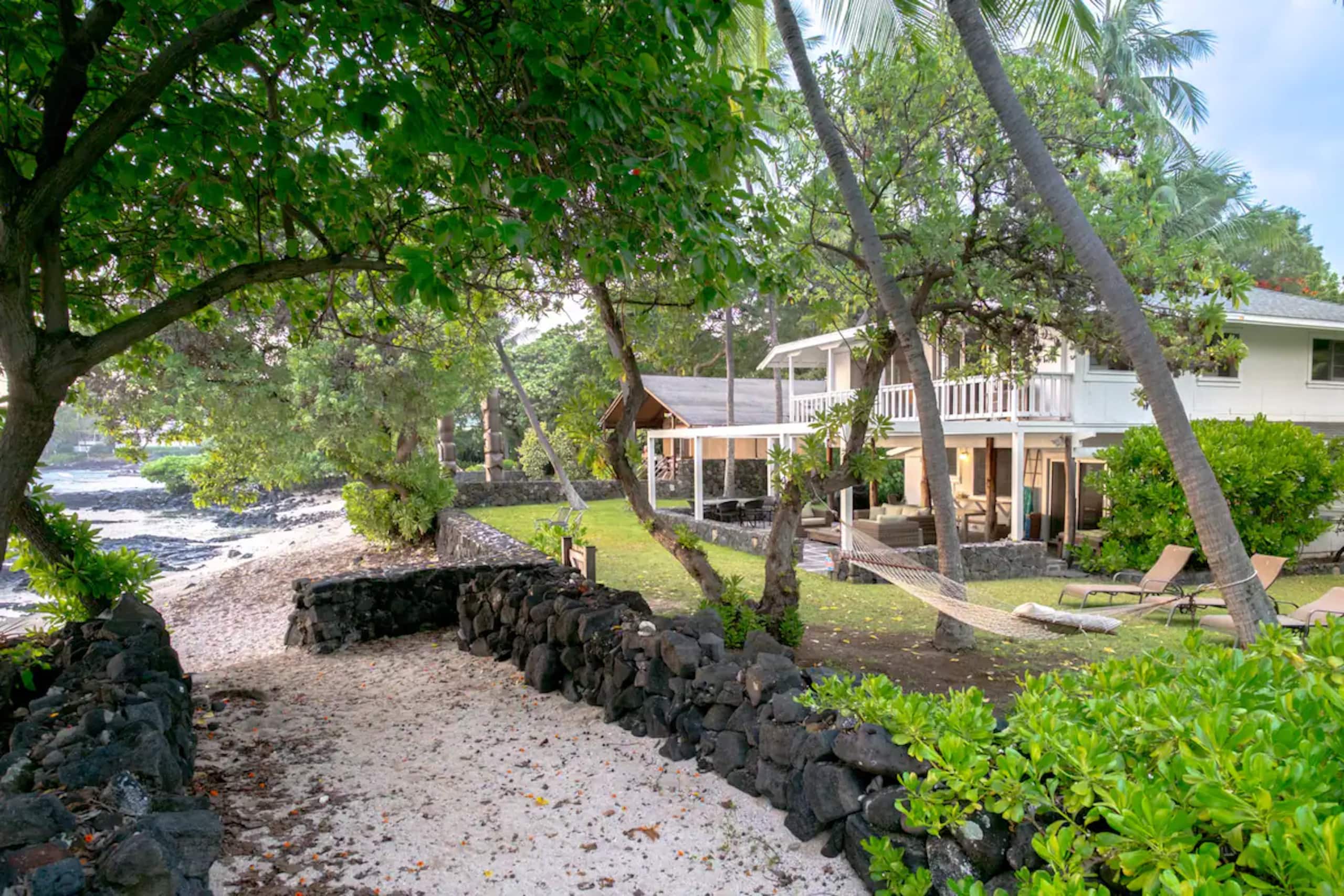 Seaside Cottage - The beach is your front yard! - Image 2