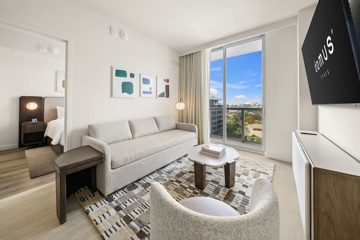 Spacious 2br Condo In Miami W Pool. Stay Stylish - Miami, FL