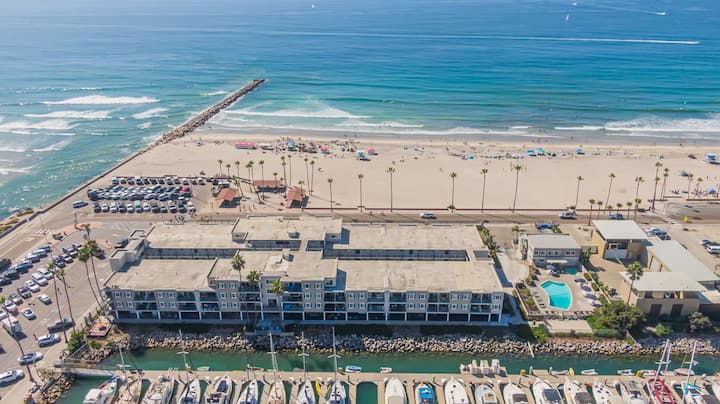 New Oceanfront 1 bed, 1 bath | Pool, Spa & Balcony - Apartments for ...