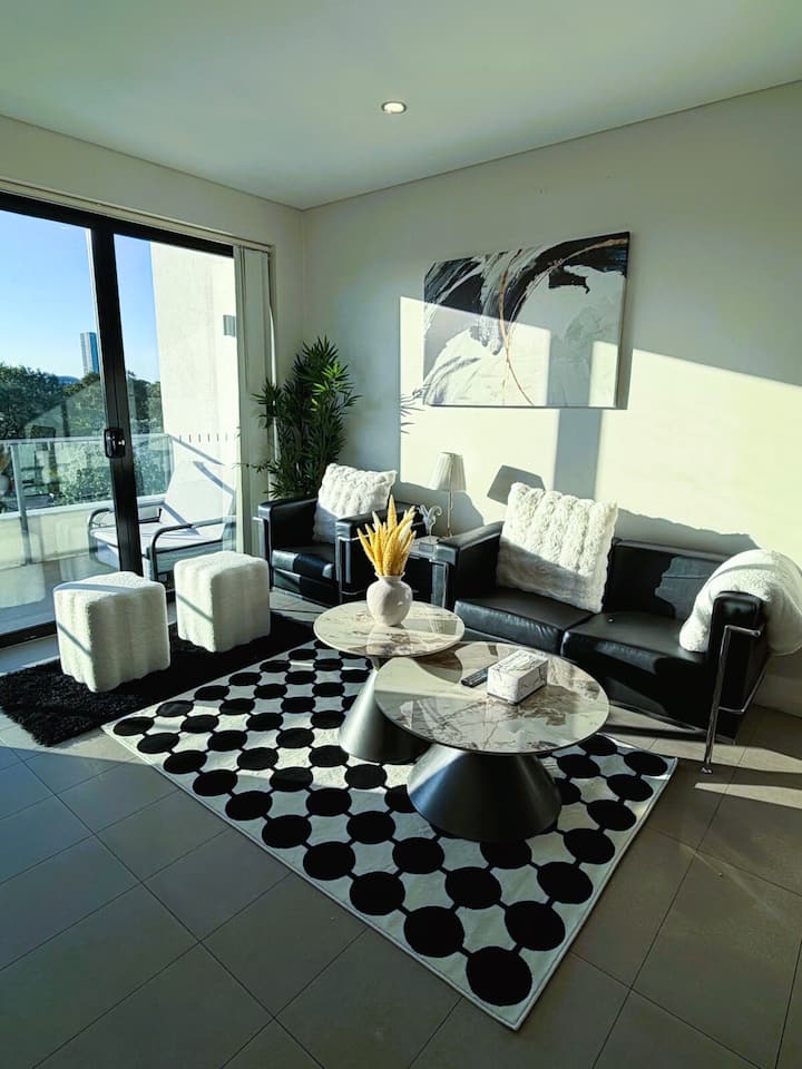 Modern Retreat Near Dfo And Sydney Olympic Park - Parramatta
