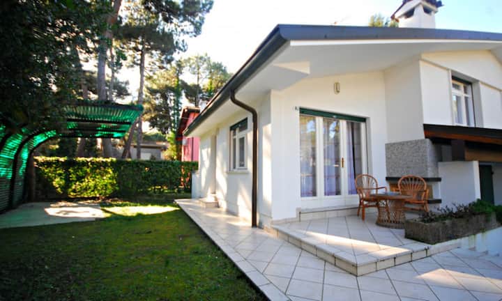Villa Confortable Avec Terrasse Et Jardin - Lignano Pineta