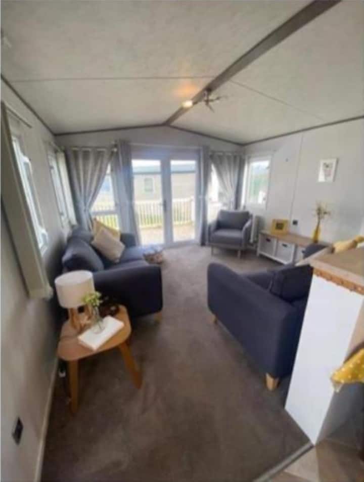 Stylish Caravan At Dovercourt Park Ref 44413a - Walton-on-the-Naze
