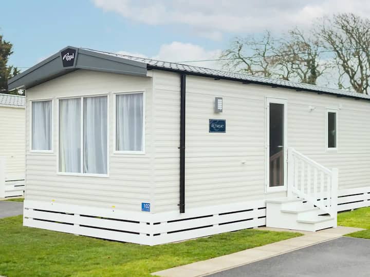 Shorefield Serendipity 3 Bedroom Caravan - Milford on Sea