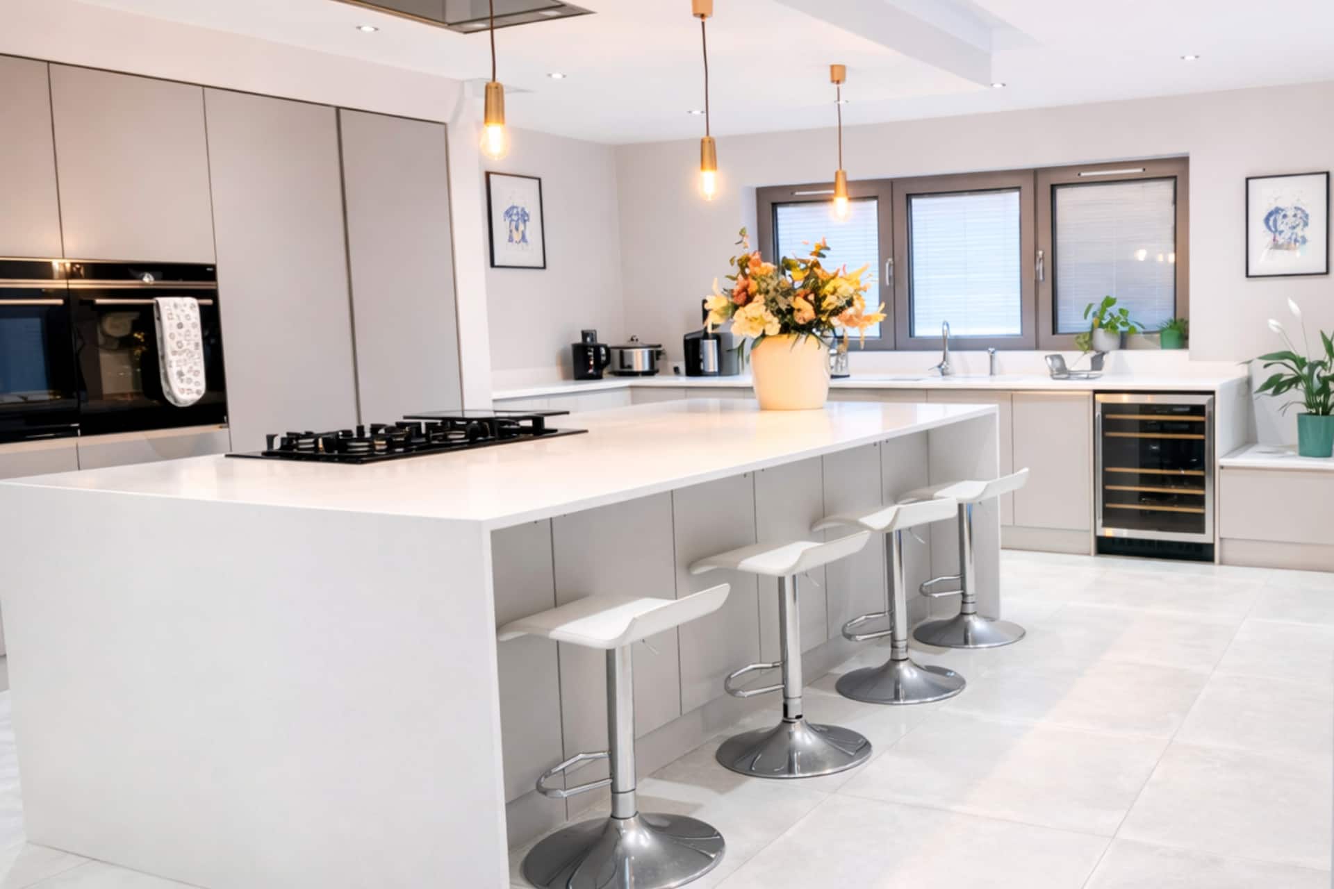 GARNET, 3br large home, NR RAF, Pet friendly