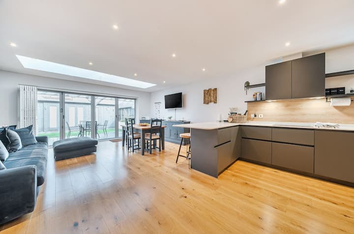 Seaview Lodge I Stylish Bracklesham Bay Retreat - 치체스터