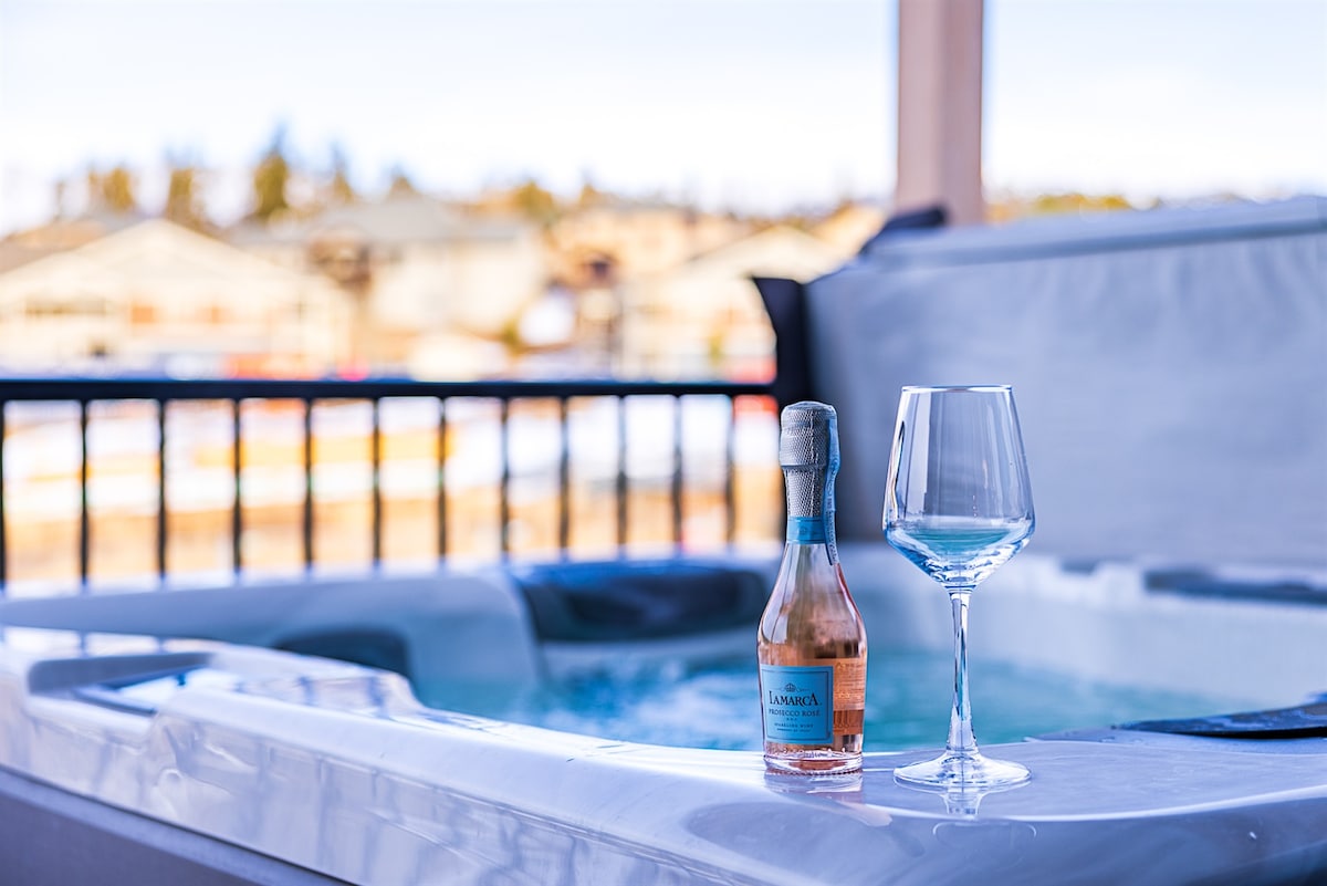 Luxury condo with private hot tub near Winter Park Resort, Fraser, Colorado