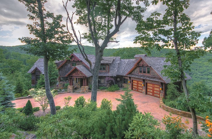 6,400sf Mtn Home, Views, Pool Table, Pet Friendly - Boone, NC