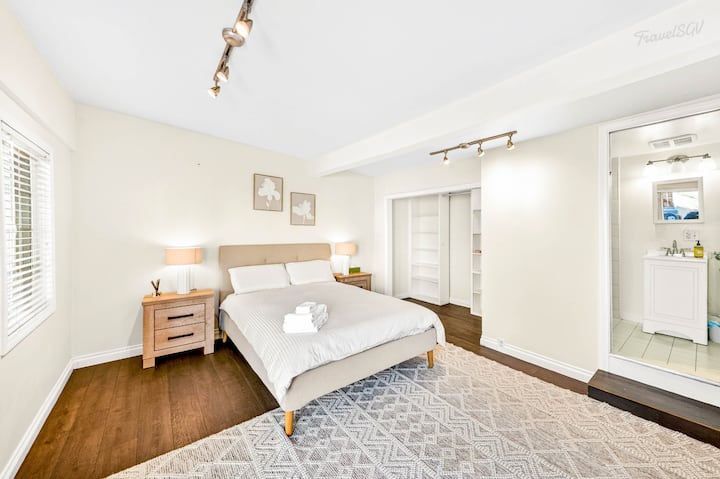 Удобна спална соба совршена за опуштање по истражувањето на долината на Синалаоа. #travelSGV