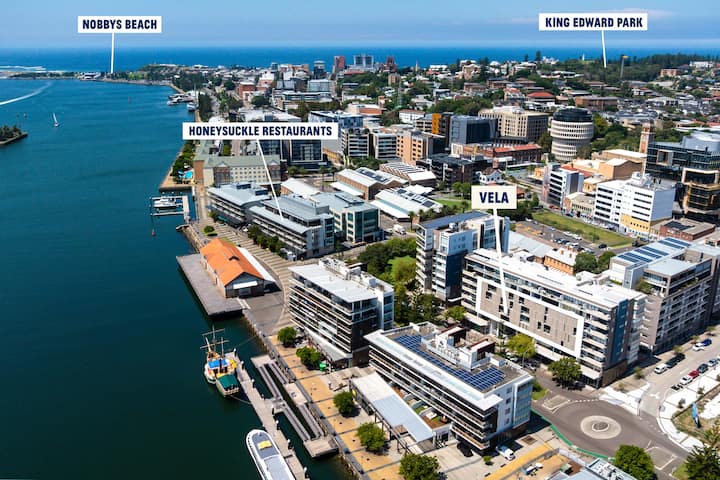 Vela | Stay Harbourfront, Walkable & Parking - Newcastle, Australia