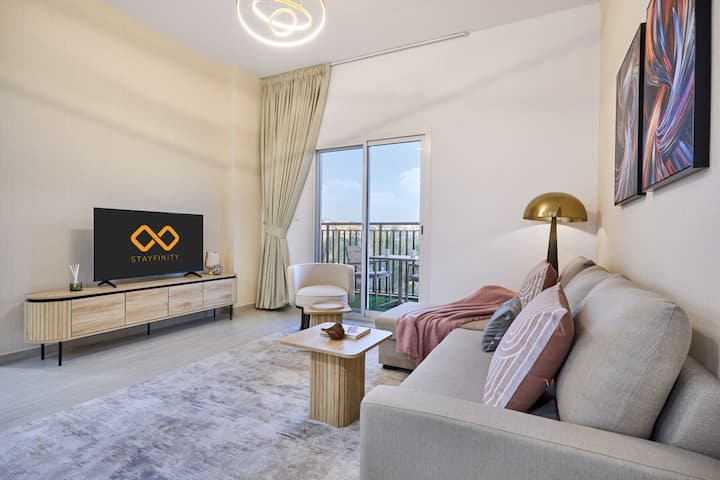 Peaceful Remraam Stay With Pool Access - Dubái