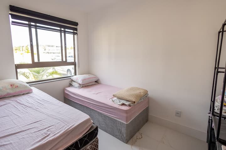 Amplo quarto com excelente espaço interno