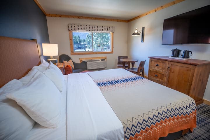 Scenic Escape Room With Mountain Views & Trails - Mammoth Lakes, CA
