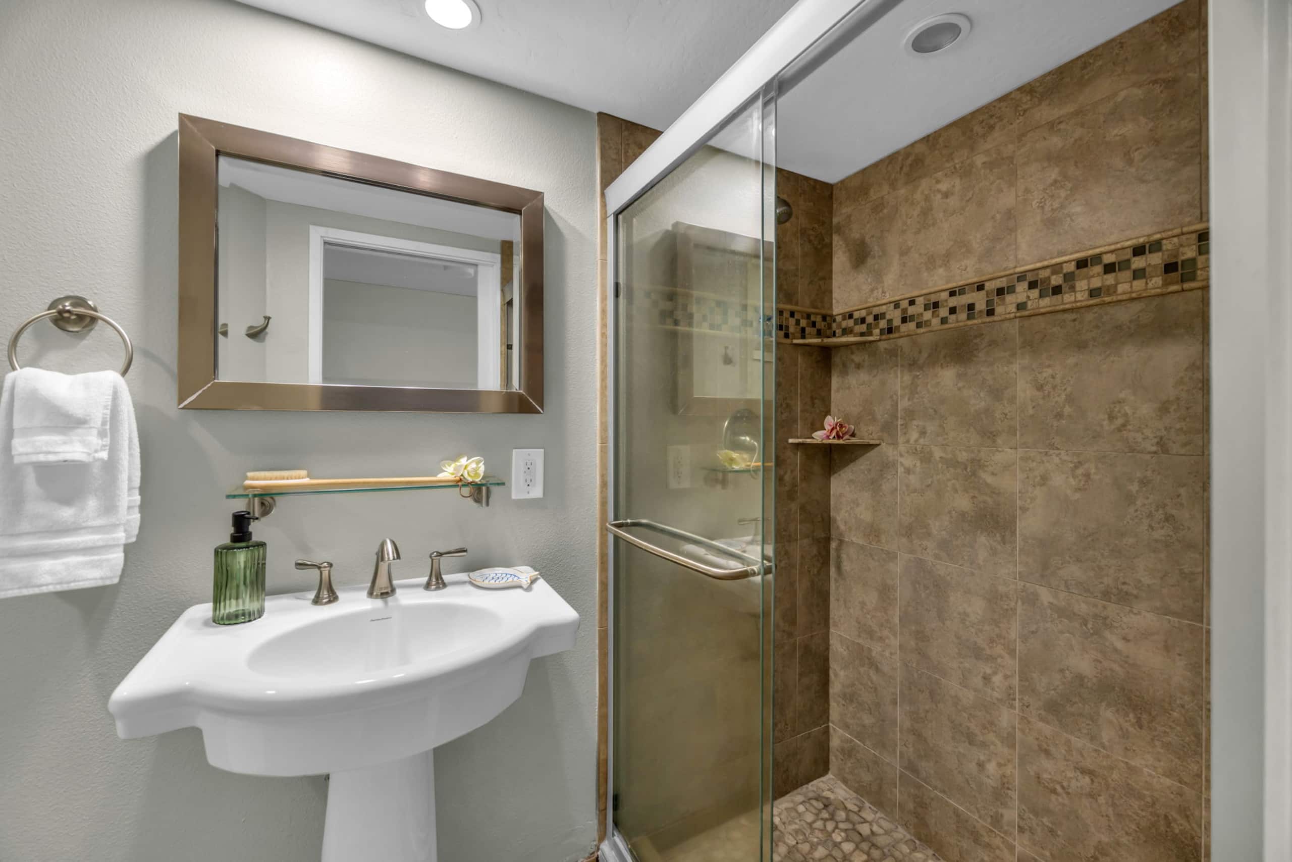 Condo in Lahaina · ★4.67 · 2 bedrooms · 4 beds · 2 baths - Image 31