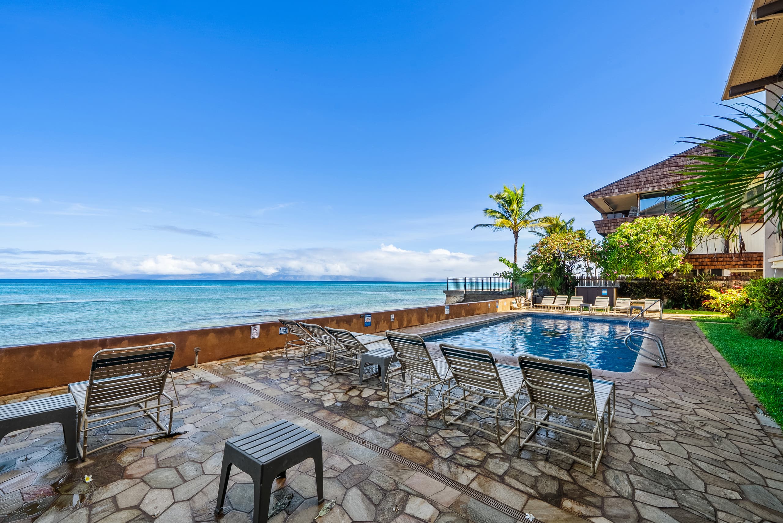 Condo in Lahaina · ★4.67 · 2 bedrooms · 4 beds · 2 baths - Image 35