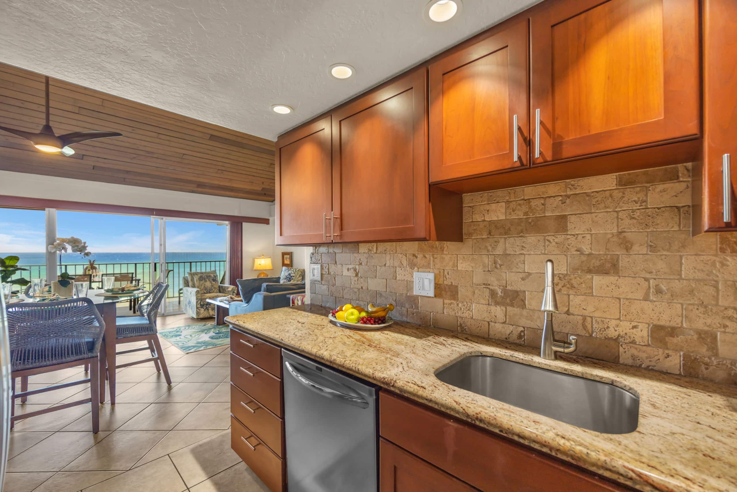 Condo in Lahaina · ★4.67 · 2 bedrooms · 4 beds · 2 baths - Image 20