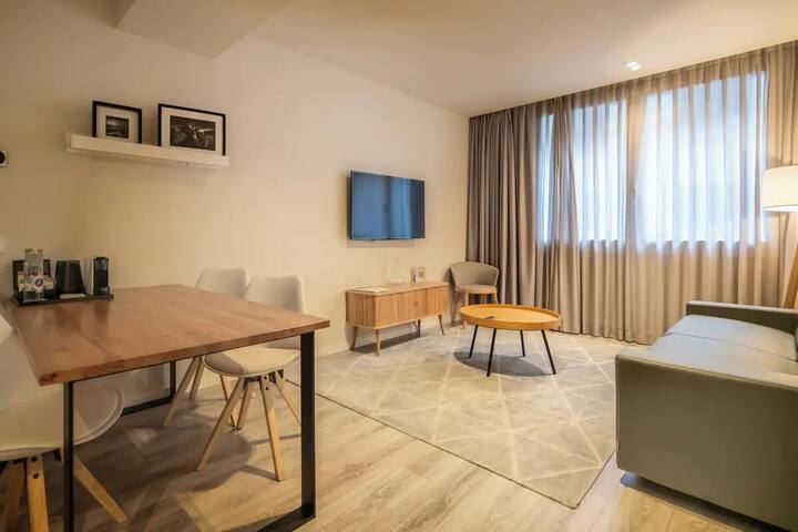 Bright Apartment W/ Kitchen & River Walk Access - Bilbao