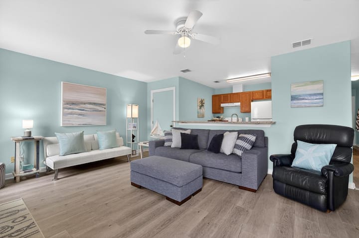 Y Knot Go To The Beach! Cute Beach Condo - North Padre Island, TX