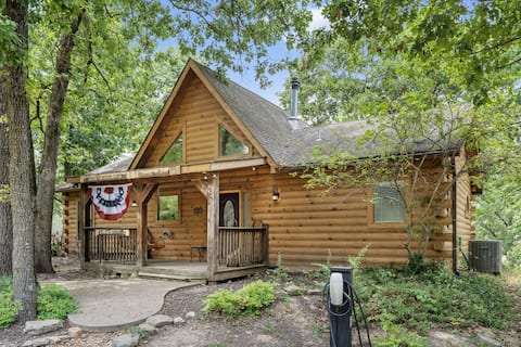 Near Big Cedar, Car Charger, Hot Tub, Great Views!