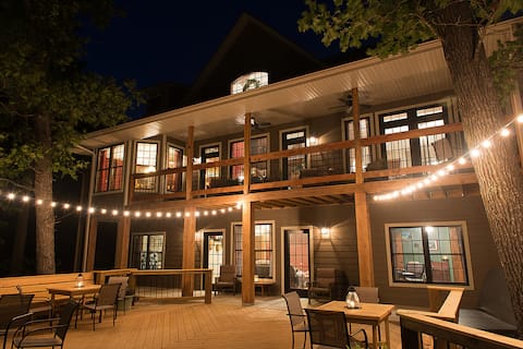 Secluded Lodge_Pvt HotTub_Games_HugeDeck_Cmty Pool