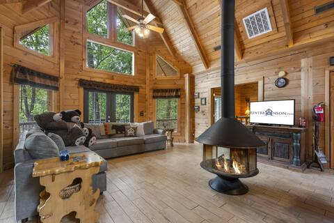 Log Cabin Near Big Cedar, HotTub! Car Charger