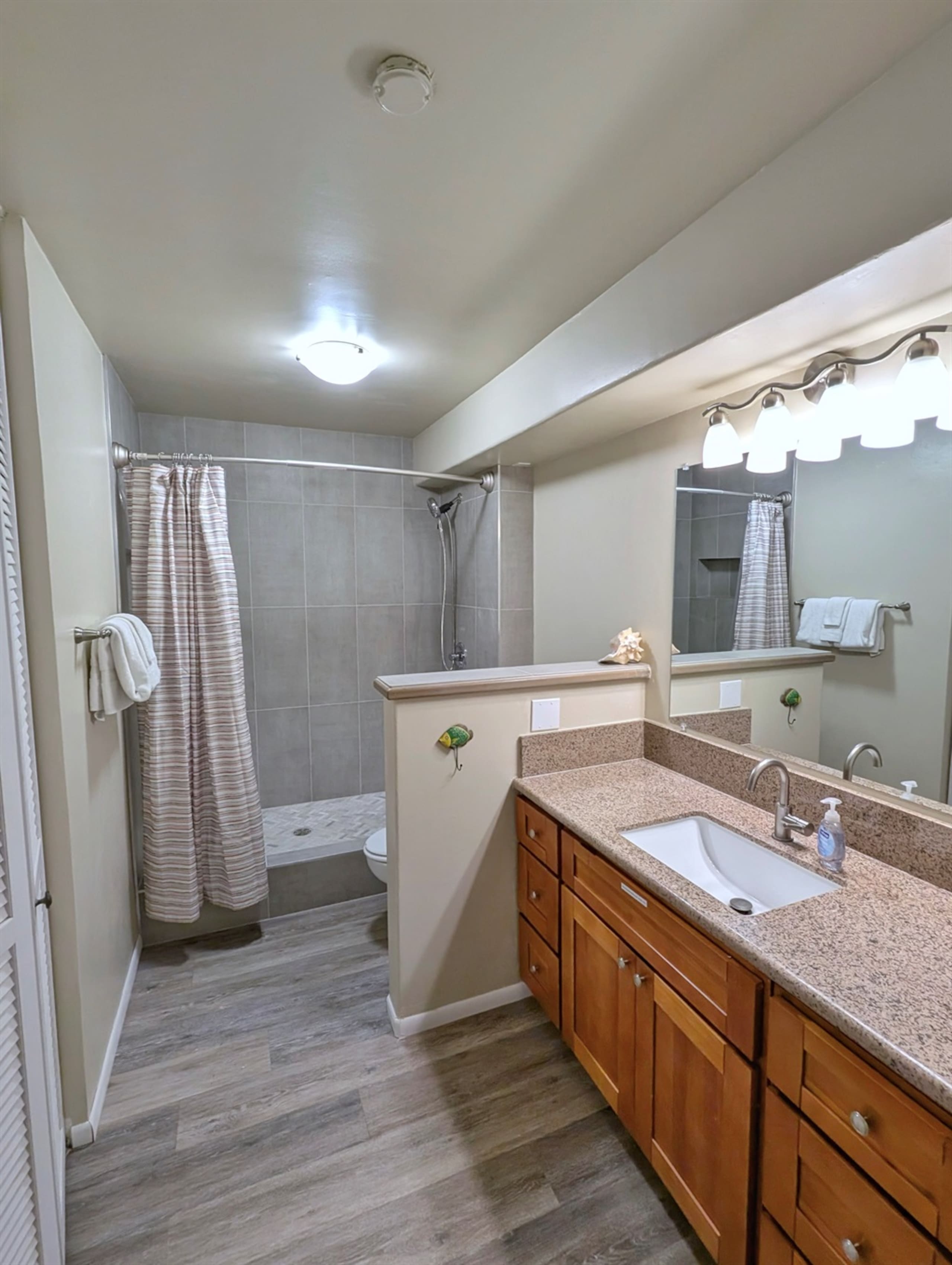 Condo in Lahaina · ★4.76 · 3 bedrooms · 7 beds · 3 private baths - Image 15