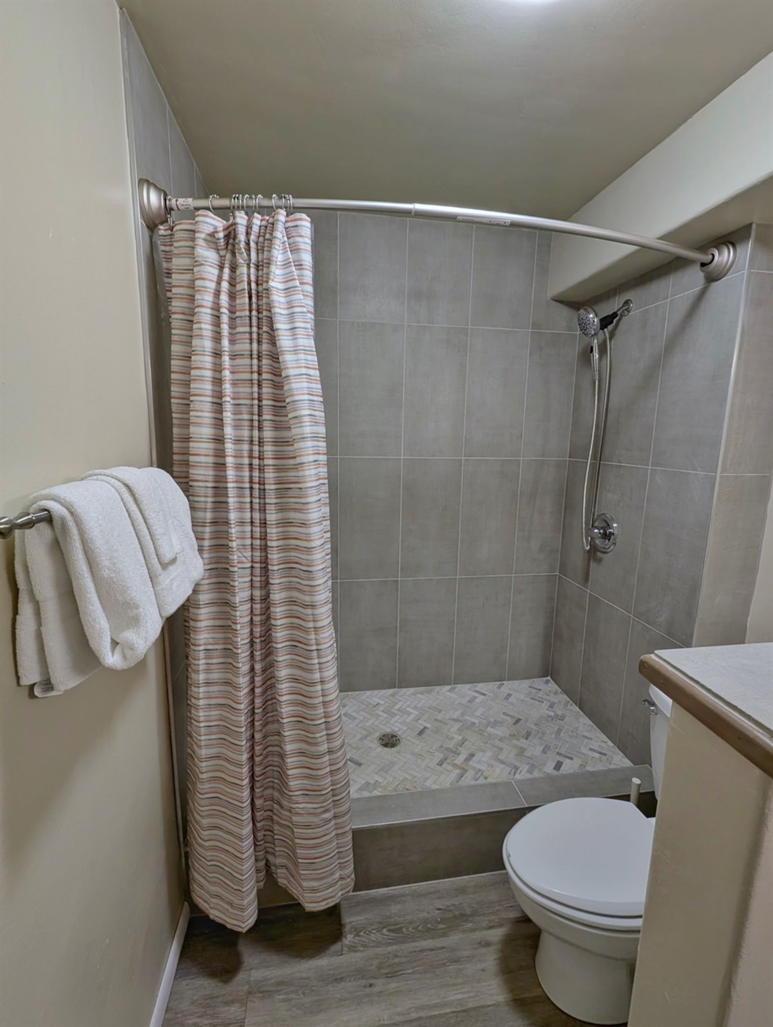 Condo in Lahaina · ★4.76 · 3 bedrooms · 7 beds · 3 private baths - Image 17