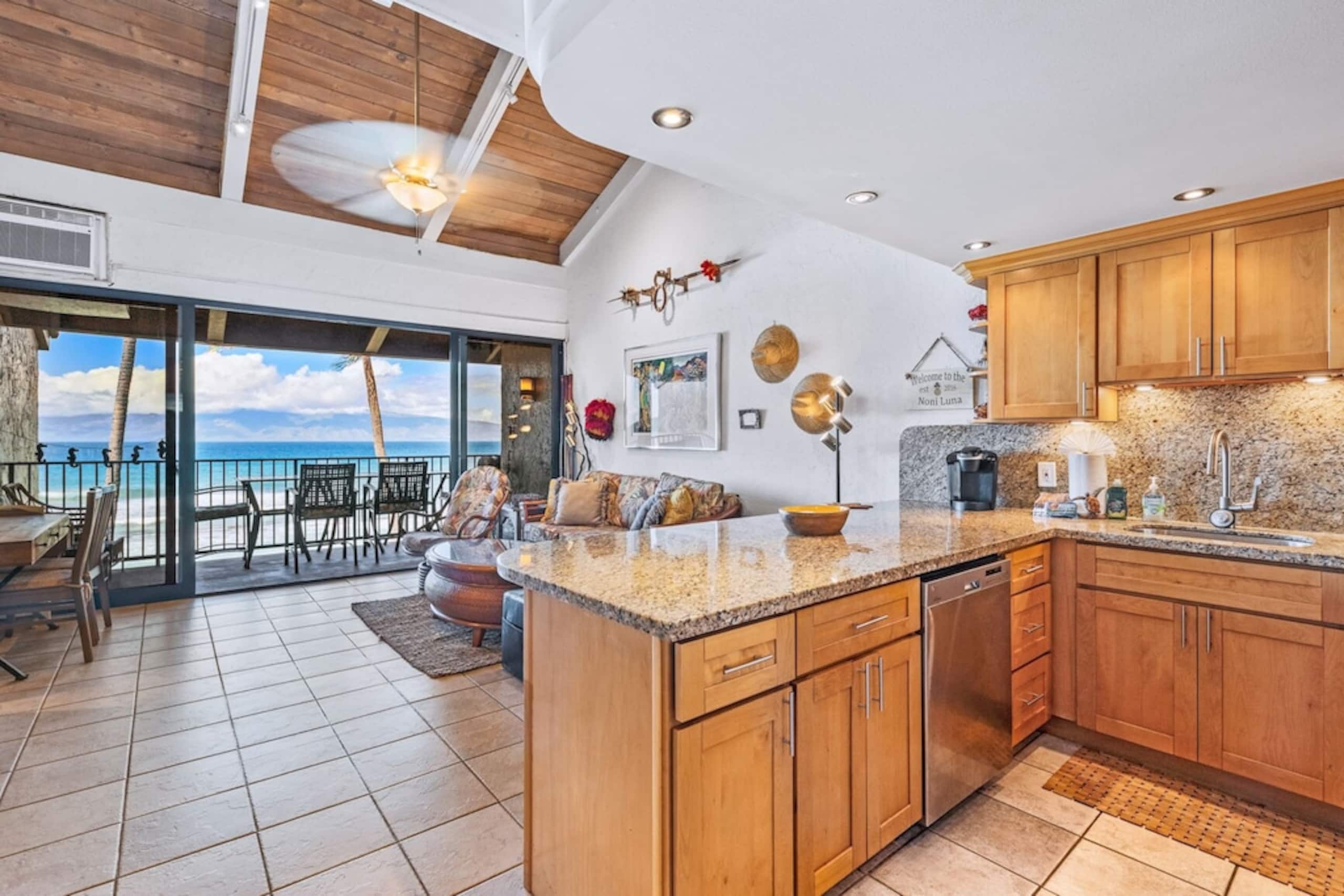 Condo in Lahaina · ★4.76 · 3 bedrooms · 7 beds · 3 private baths - Image 11