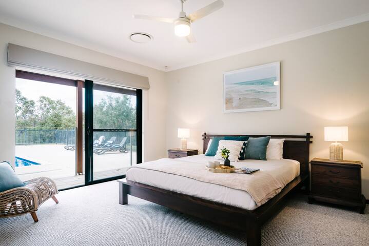 Blue Wren—Chic & Spacious Country Pool House gallery image 5