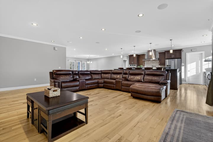 Eco-luxury Estate: Spa Bath, Ev Charger & Games! - Connecticut