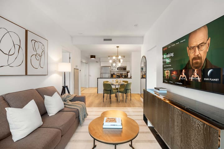 Stylish Downtown Condo With Pool & Gym Access - Aurora