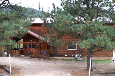 Deer Mountain Lodge - High-End Home - In Town -