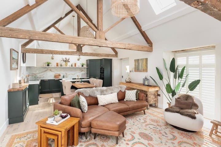 Stylish Wiltshire Barn Conversion - Chippenham