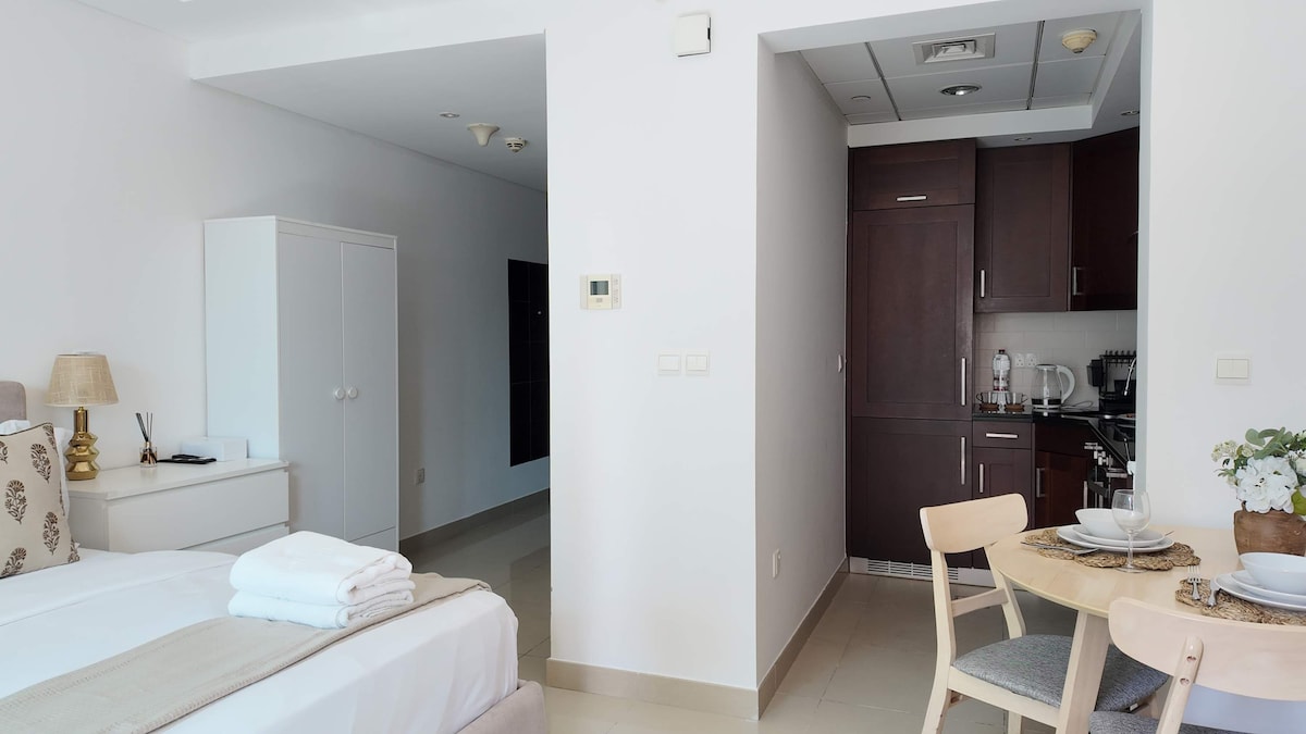 Studio Apartment · Burj Khalifa View · III 4
