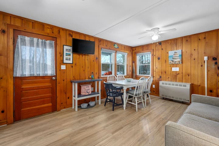 Cozy Cape Cod Cottage With Peaceful Water Views - Falmouth, MA