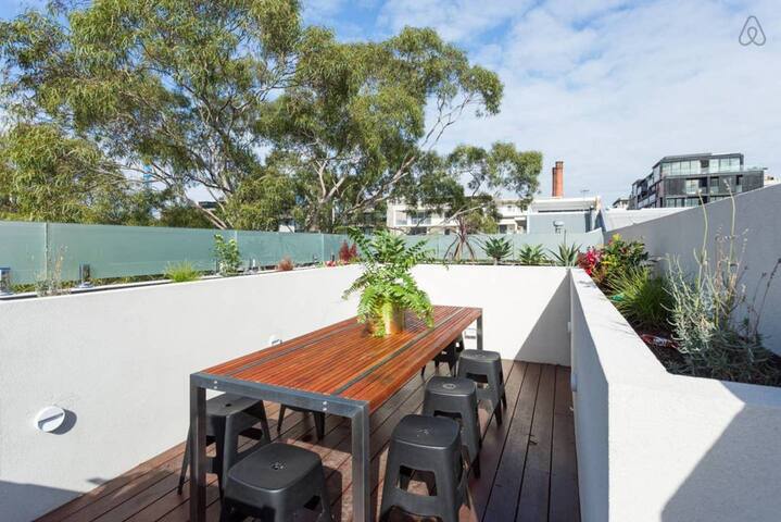 Lola Three Levels of Style with Rooftop Terrace gallery image 2