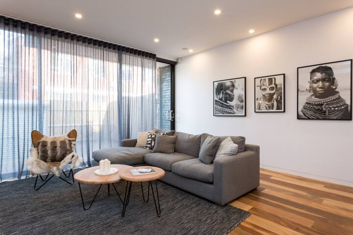 Lola Three Levels of Style with Rooftop Terrace gallery image 3