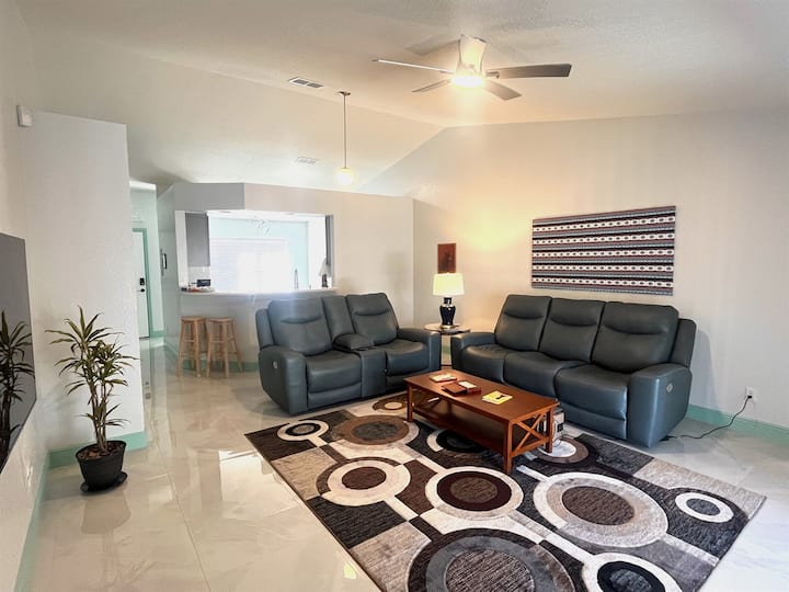 Stylish Lake Wales Home Near Lake - Lake Wales, FL