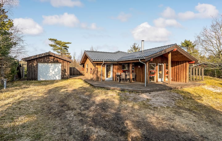 4 Bedroom Amazing Home In Hals - Hou