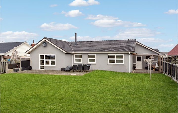 3 Bedroom Cozy Home In Ulfborg - Thorsminde