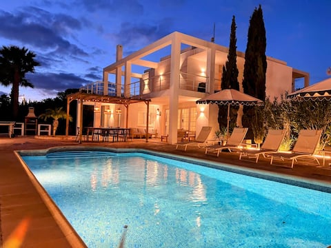 Villa in Playa den Bossa, 5 min Supermarket/BBQ