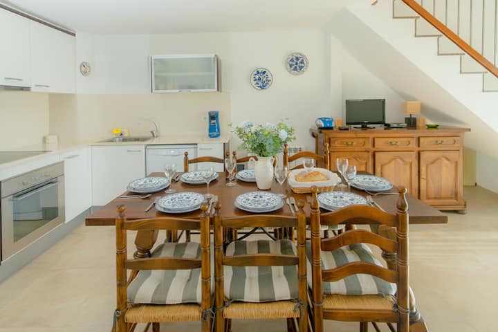 Balcony + Private Parking | 3br, Sleeps 6 - Sant Pere Pescador