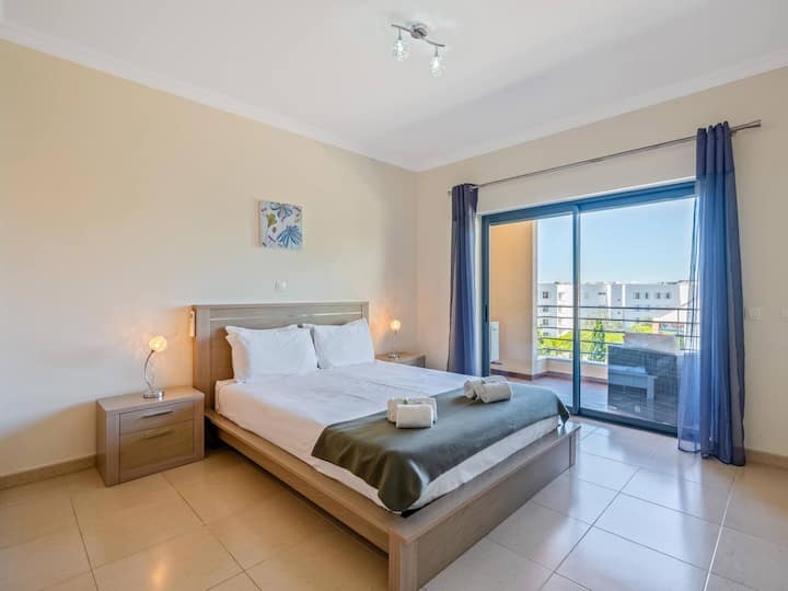 1-bed W/ 2 Pools Near Marina - Lagos