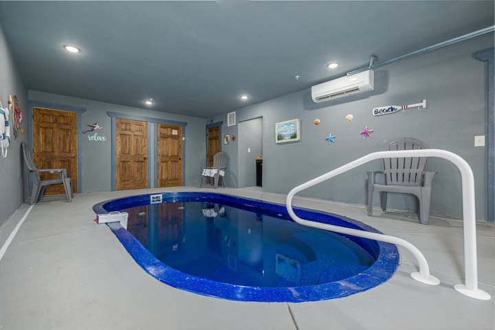 A Majestic Hilltop – 6 Bedroom ,Indoor Pool, Theat - Gatlinburg, TN