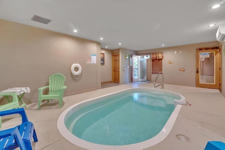 Splash Mountain Lodge  Luxury 4br Indoor Pool, Ga - Gatlinburg, TN