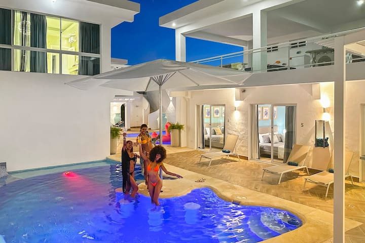 Beach Villa Blanca | 11br | 3 Pools & Jacuzzi - Punta Cana